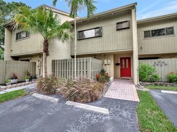 93 NE 17th Ct