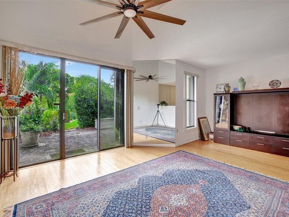 93 NE 17th Ct 93, Fort Lauderdale FL 33305