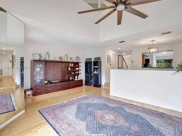 93 NE 17th Ct 93, Fort Lauderdale FL 33305