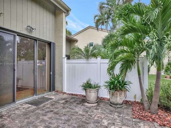 93 NE 17th Ct 93, Fort Lauderdale FL 33305