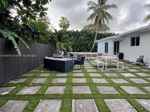 201 NE 48th St, Miami FL 33137