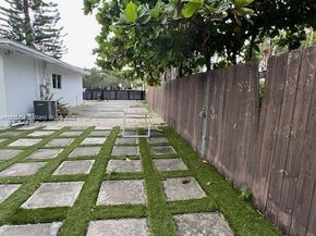 201 NE 48th St, Miami FL 33137