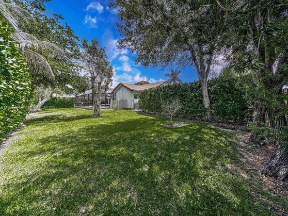 11701 NW 27th St, Plantation FL 33323
