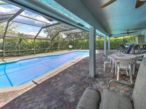 11701 NW 27th St, Plantation FL 33323