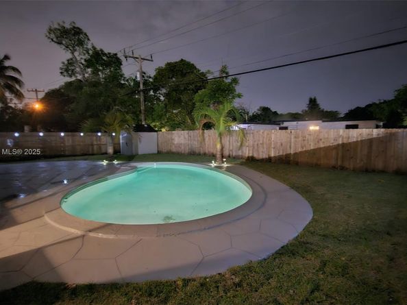 12245 NW 2nd Ave, North Miami FL 33168