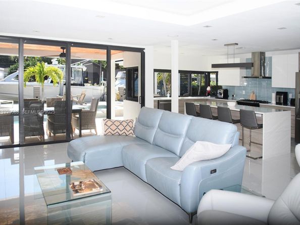 2734 SE 14th St, Pompano Beach FL 33062