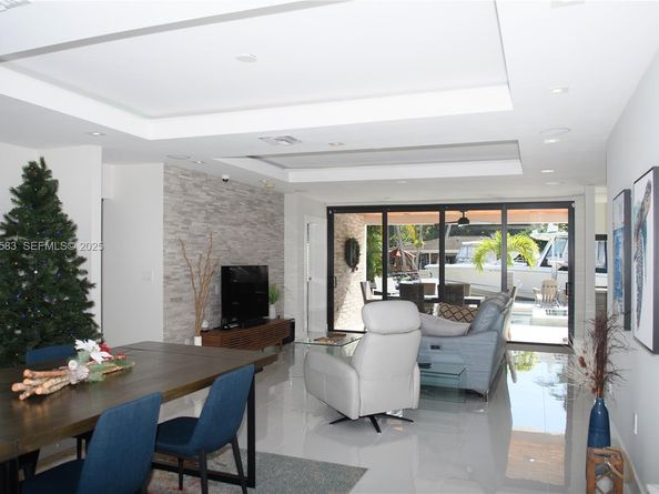 2734 SE 14th St, Pompano Beach FL 33062