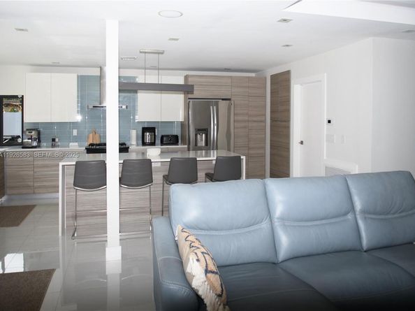 2734 SE 14th St, Pompano Beach FL 33062