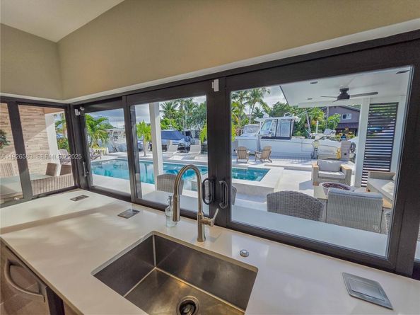 2734 SE 14th St, Pompano Beach FL 33062