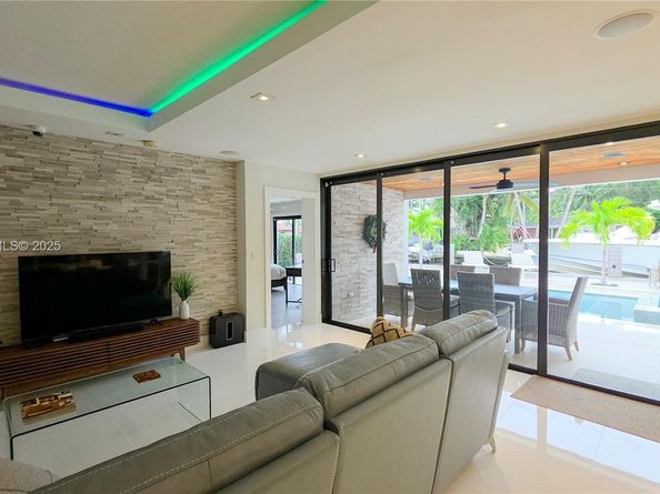 2734 SE 14th St, Pompano Beach FL 33062