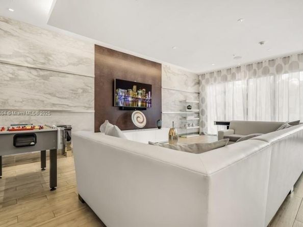 999 SW 1st Ave 1903, Miami FL 33130