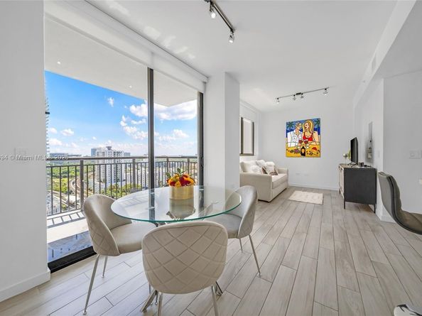 999 SW 1st Ave 1903, Miami FL 33130