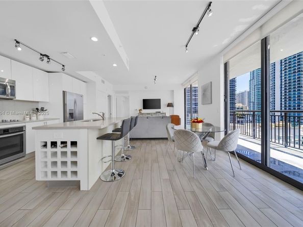 999 SW 1st Ave 1903, Miami FL 33130