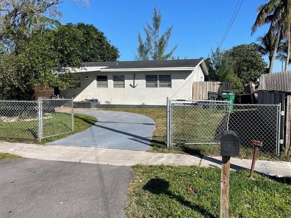 4740 SW 43rd Ave, Dania Beach FL 33314