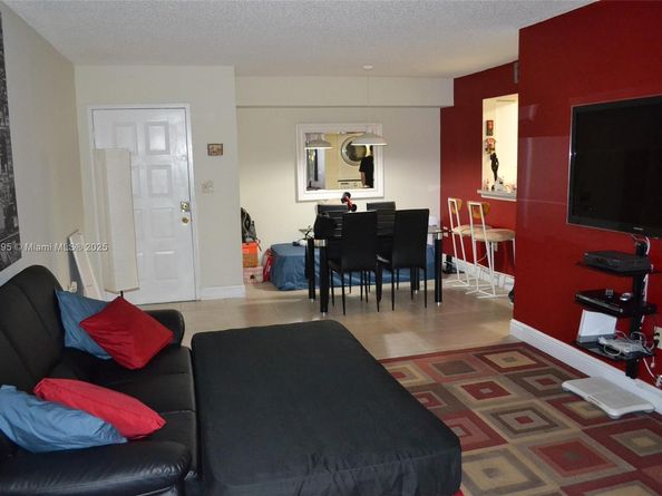 15201 SW 80th St 207, Miami FL 33193