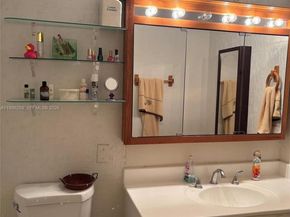 4350 Hillcrest Dr 303, Hollywood FL 33021