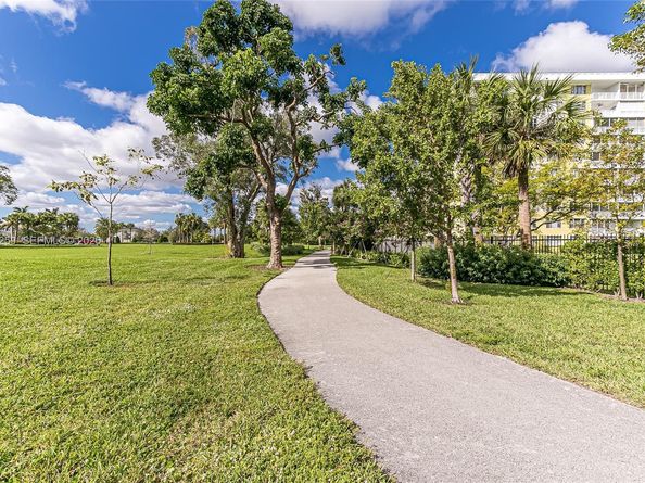 4350 Hillcrest Dr 303, Hollywood FL 33021