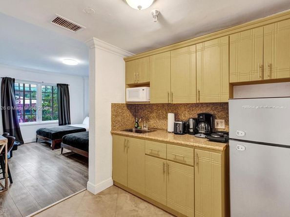 530 Ocean Dr 103, Miami Beach FL 33139