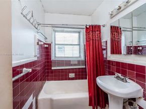 7712 NE Byron Ave 4, Miami Beach FL 33141