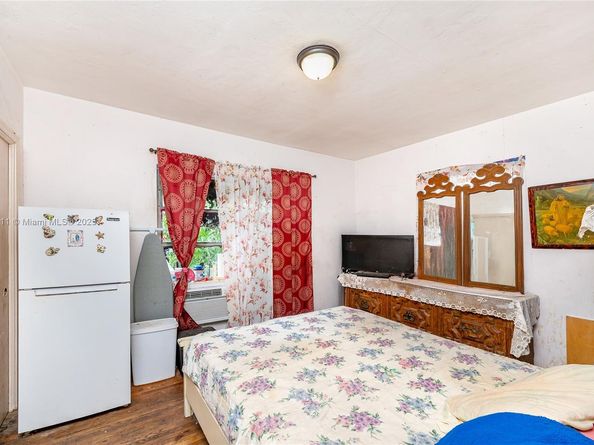 7712 NE Byron Ave 4, Miami Beach FL 33141