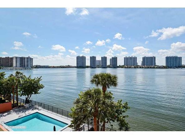 17878 N Bay Rd 307, Sunny Isles Beach FL 33160