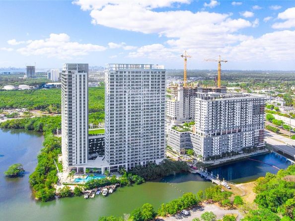 16385 Biscayne Blvd 405, North Miami Beach FL 33160