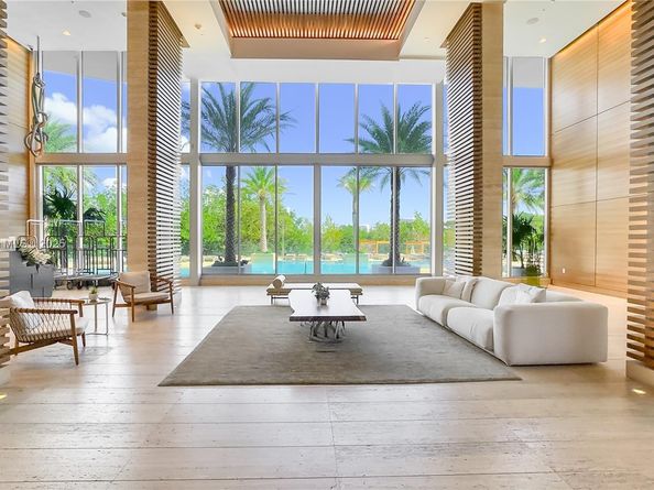 16385 Biscayne Blvd 405, North Miami Beach FL 33160