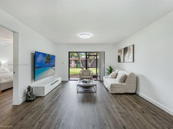 37 Seville Circle 150, Davie FL 33324
