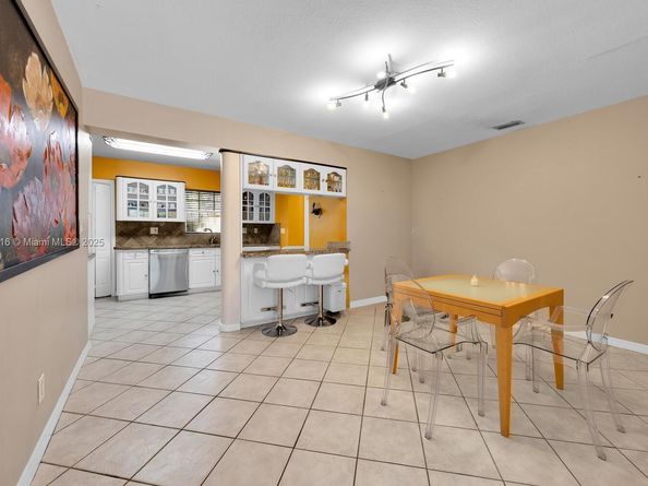 10504 SW 77th Ct, Pinecrest FL 33156