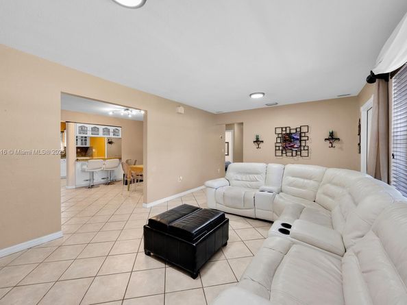 10504 SW 77th Ct, Pinecrest FL 33156