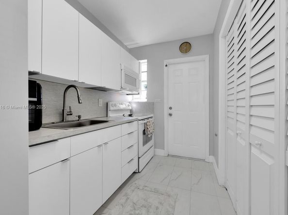 10504 SW 77th Ct, Pinecrest FL 33156