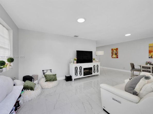 10504 SW 77th Ct, Pinecrest FL 33156