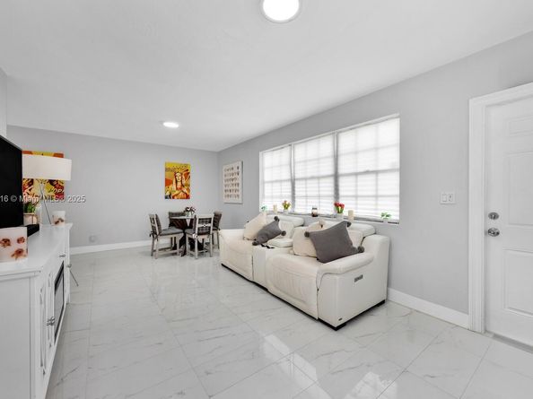 10504 SW 77th Ct, Pinecrest FL 33156