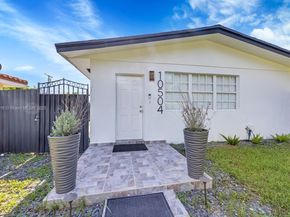 10504 SW 77th Ct, Pinecrest FL 33156
