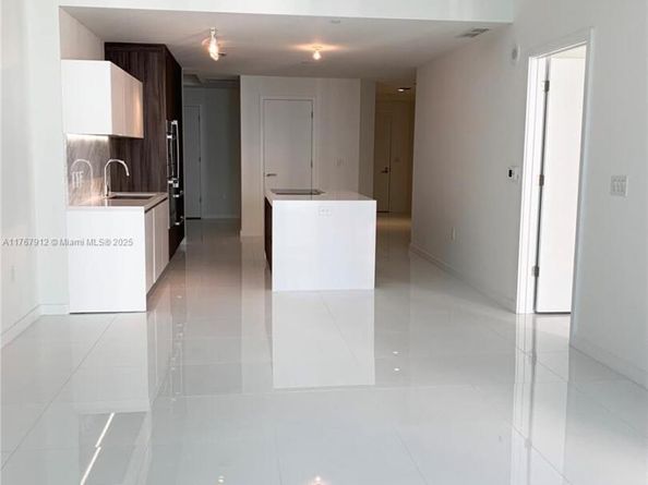 851 NE 1st Ave 3905, Miami FL 33132