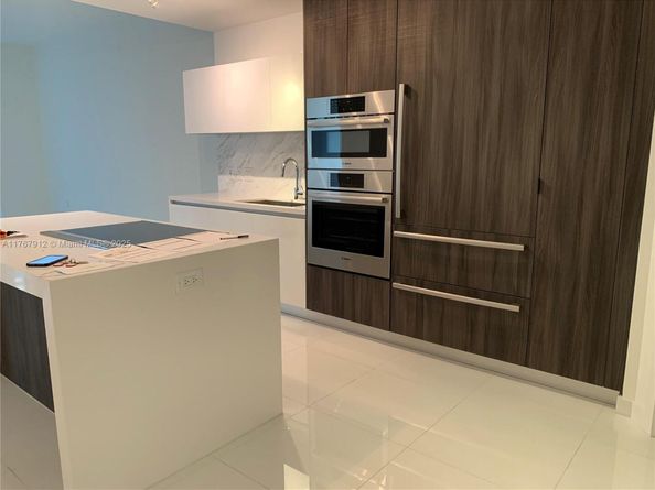 851 NE 1st Ave 3905, Miami FL 33132