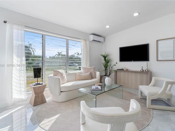 4041 NE 15th Ter, Pompano Beach FL 33064