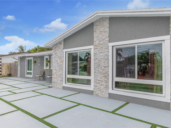 15244 SW 108th Ct, Miami FL 33157