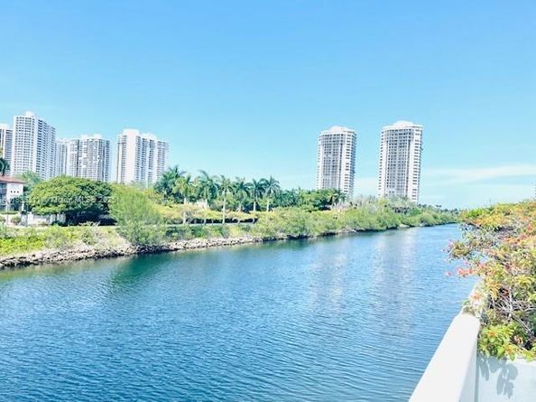 3675 N Country Club Dr 708, Aventura FL 33180