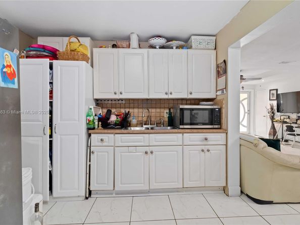 6328 Garfield St, Hollywood FL 33024
