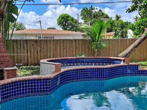 550 NE 174th St, North Miami Beach FL 33162