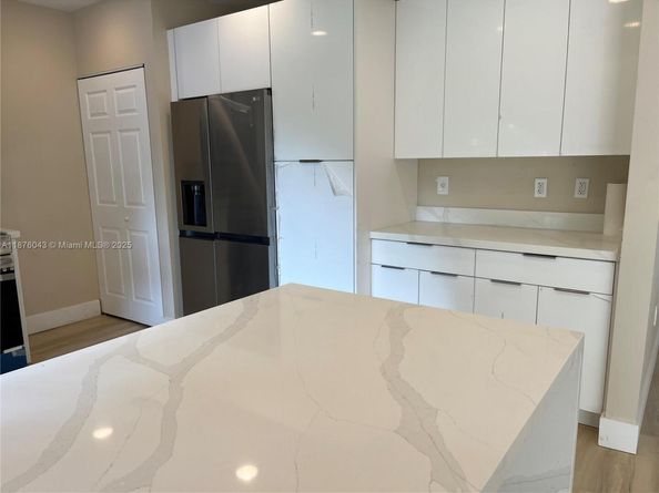 550 NE 174th St, North Miami Beach FL 33162