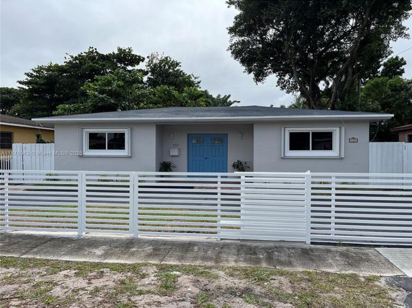 550 NE 174th St, North Miami Beach FL 33162