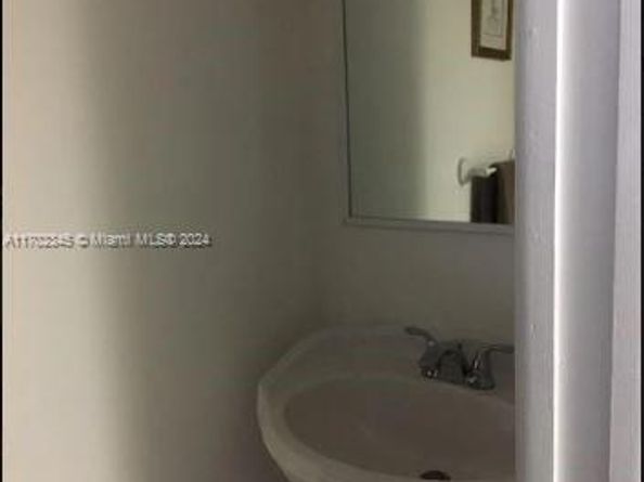 123 SW 113th Ave 1049, Sweetwater FL 33174