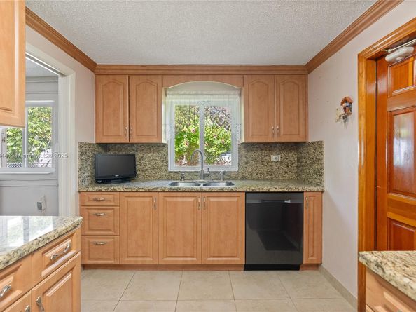 3425 SW 105th Ave, Miami FL 33165