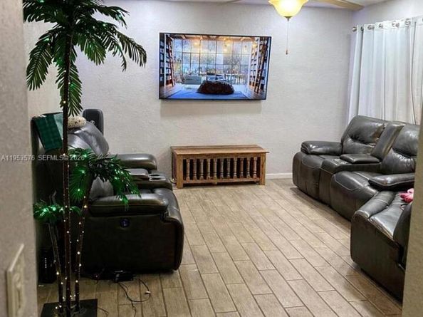 10010 SW 161st St, Miami FL 33157
