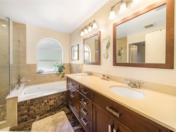 111 NW 151st Ave, Pembroke Pines FL 33028