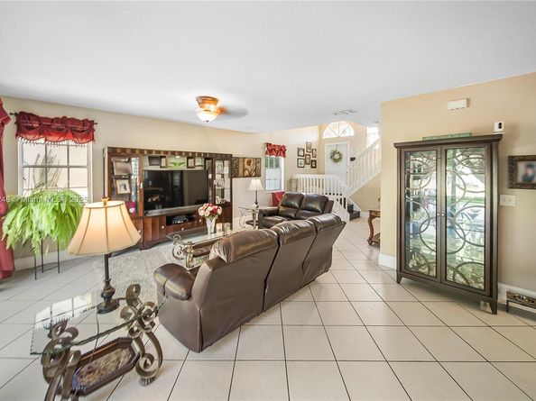 111 NW 151st Ave, Pembroke Pines FL 33028