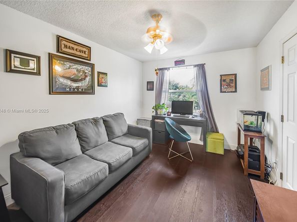 111 NW 151st Ave, Pembroke Pines FL 33028