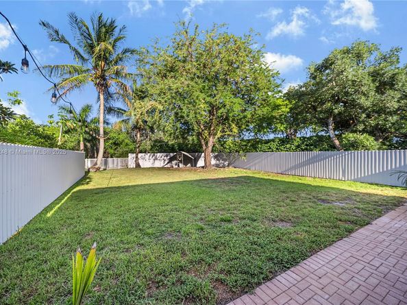 111 NW 151st Ave, Pembroke Pines FL 33028